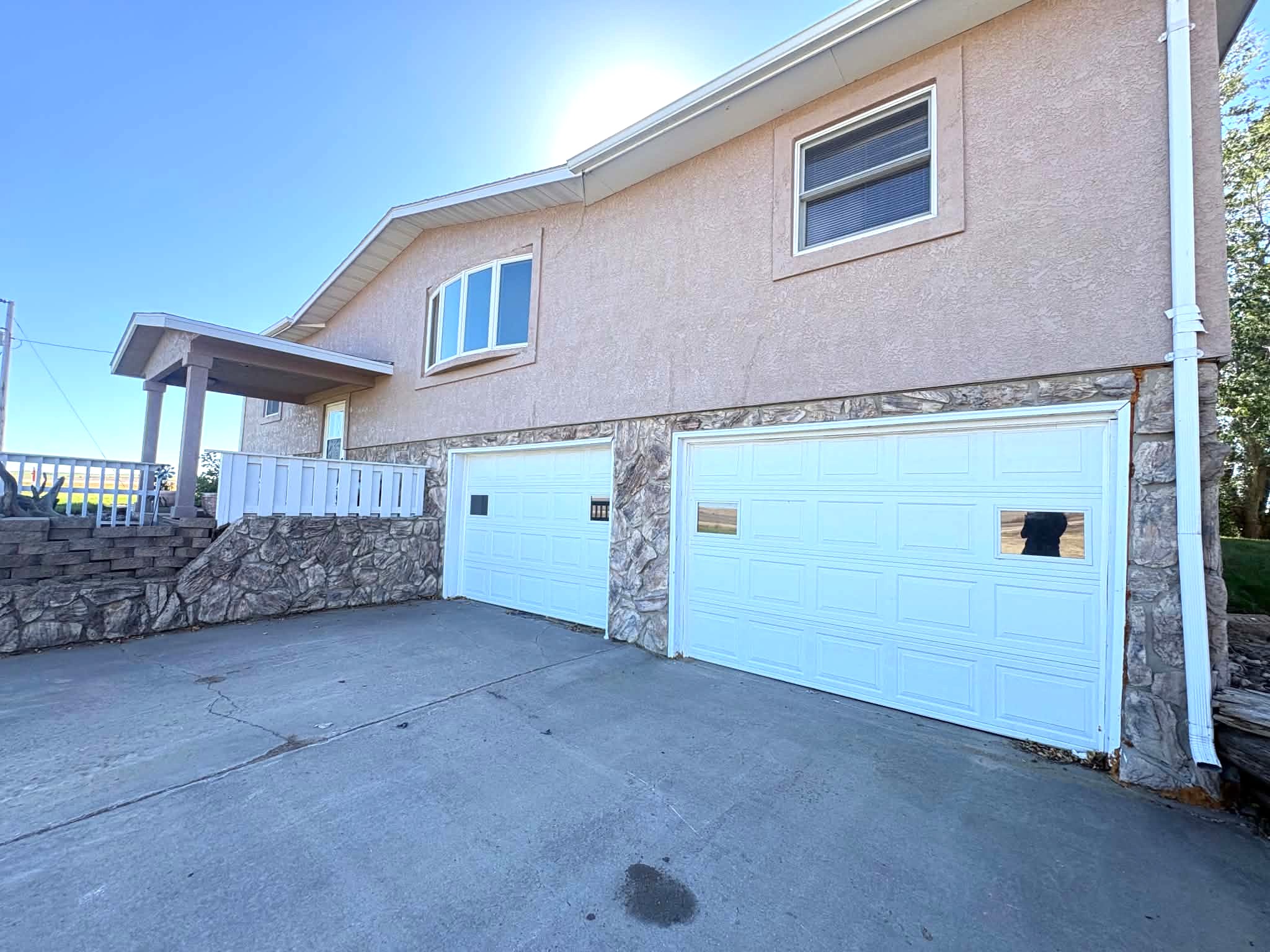 Split Level Home on 20 Acres with Machine Shed — Winner, SD real estate photo thumbnail 4