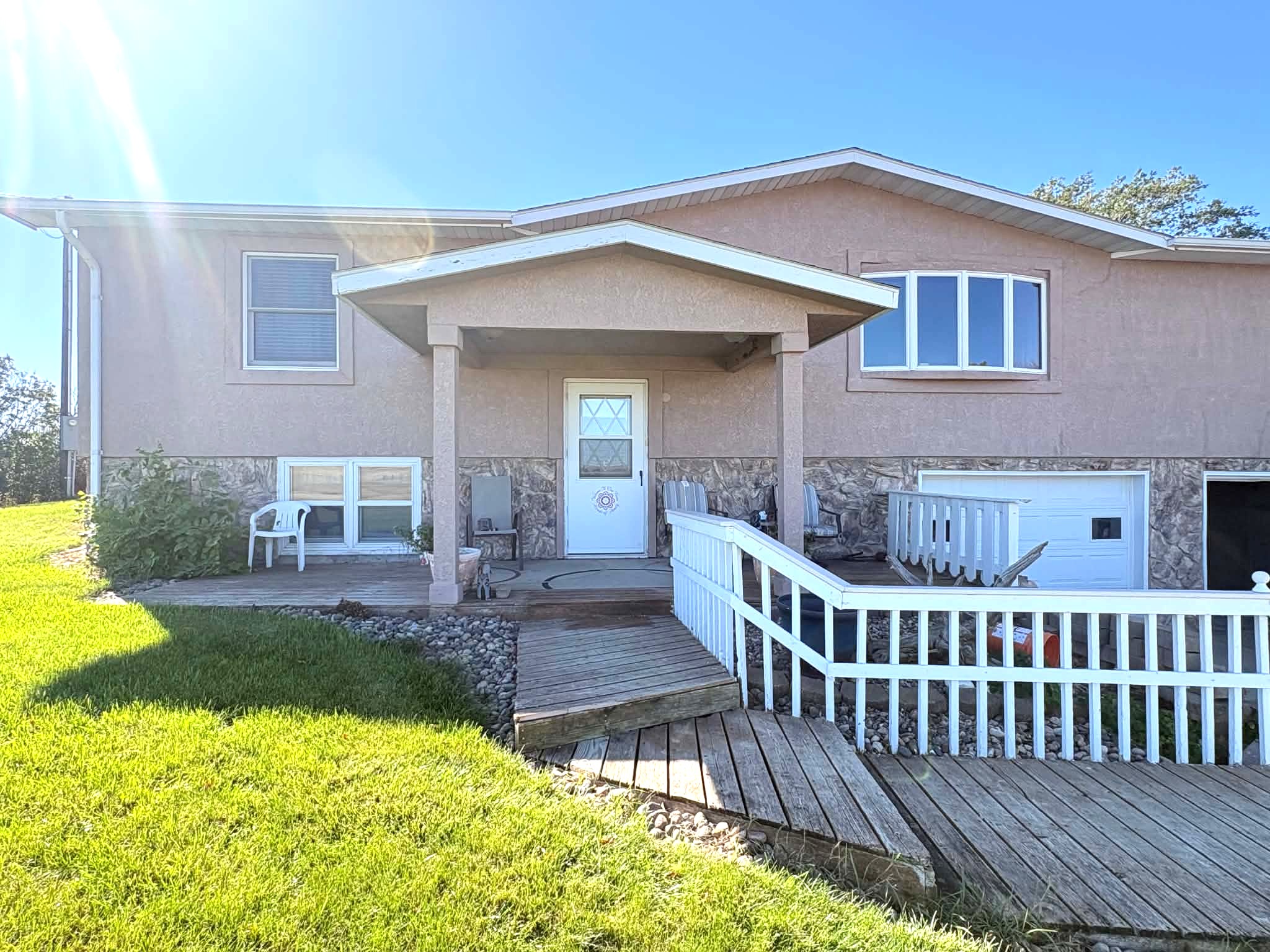 Split Level Home on 20 Acres with Machine Shed — Winner, SD real estate photo thumbnail 3