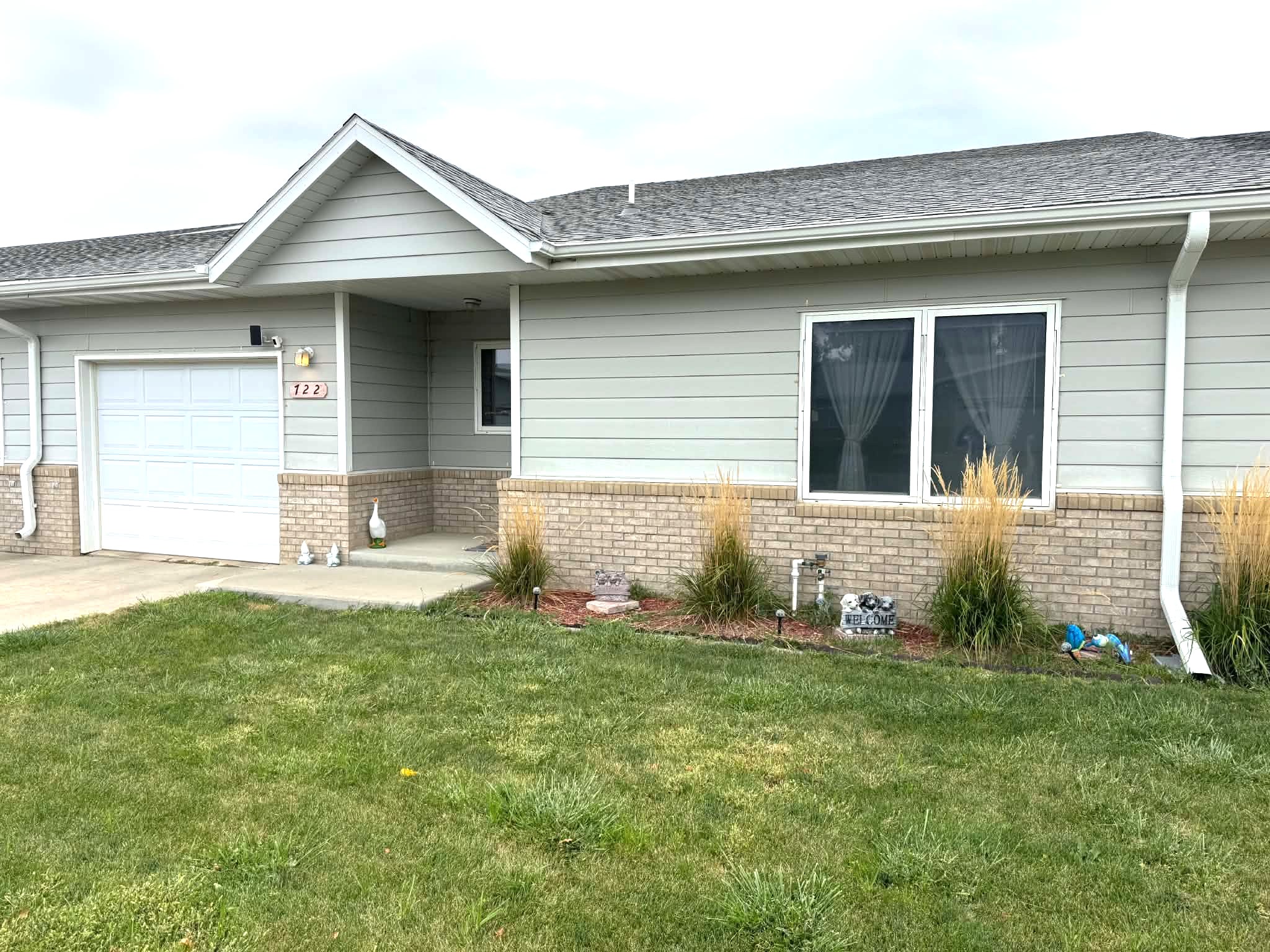 Townhome in a Quiet Cul-de-Sac 🌳 — Winner, SD real estate photo thumbnail 2