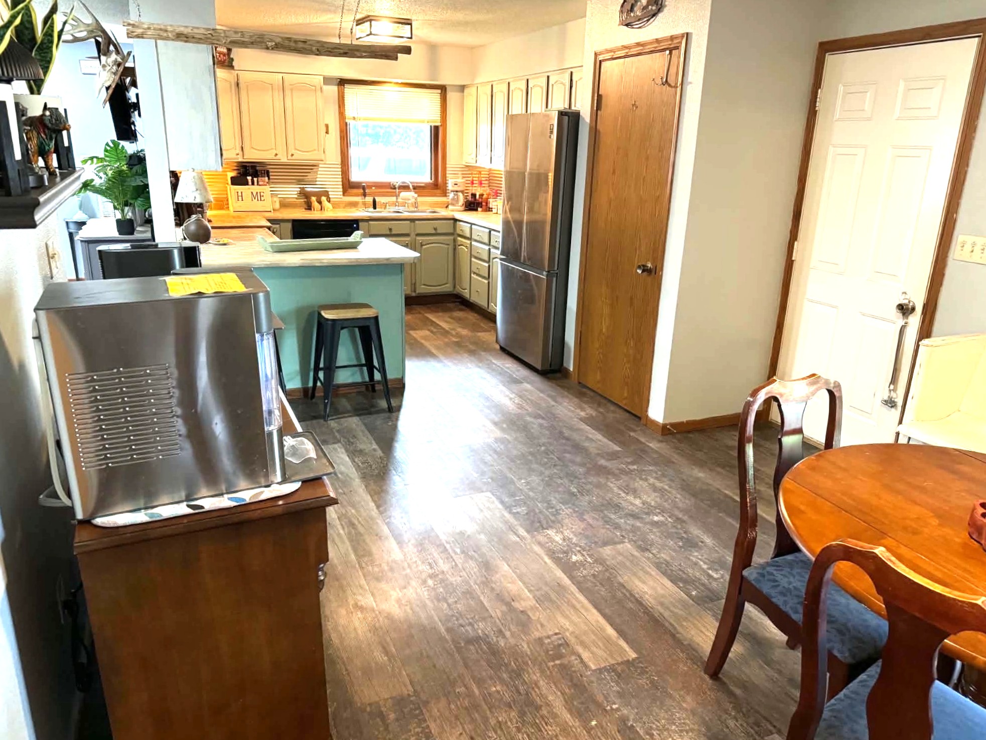 Townhome in a Quiet Cul-de-Sac 🌳 — Winner, SD real estate photo thumbnail 8