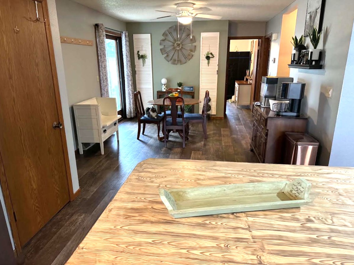 Townhome in a Quiet Cul-de-Sac 🌳 — Winner, SD real estate photo thumbnail 6